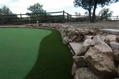 Turf-putting-green-picture-with-rock-wall turf water zebrascapes prescott.